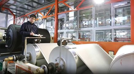 無溶劑聚氨酯復合材料生產線。肥西縣委宣傳部供圖